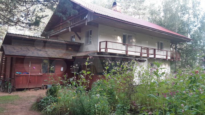 Дом 267 м² на участке 10 га