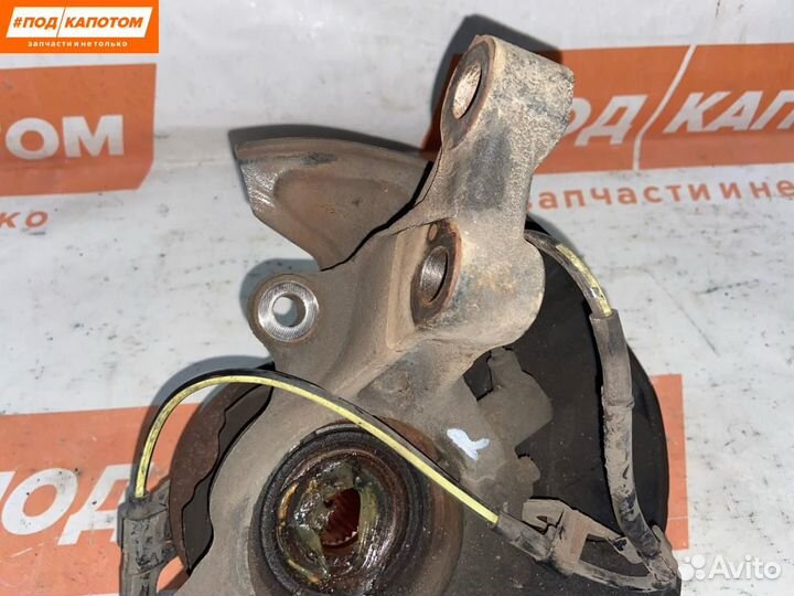 Кулак передний правый Toyota Avensis 2 (T250) 2003