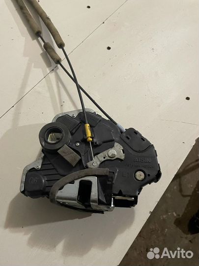 Замок двери Toyota Camry v40