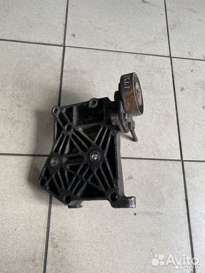 Кронштейн кондиционера Nissan Primera P12