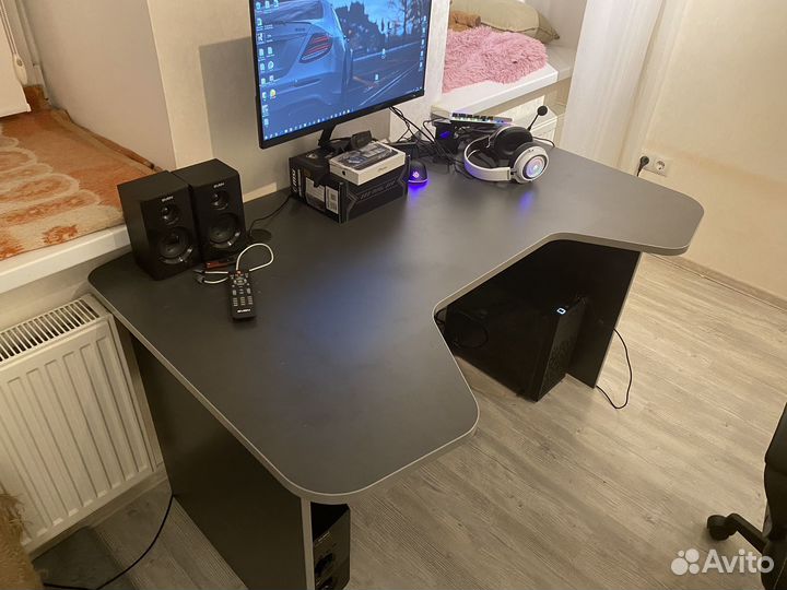 Стол компьютерный игровой