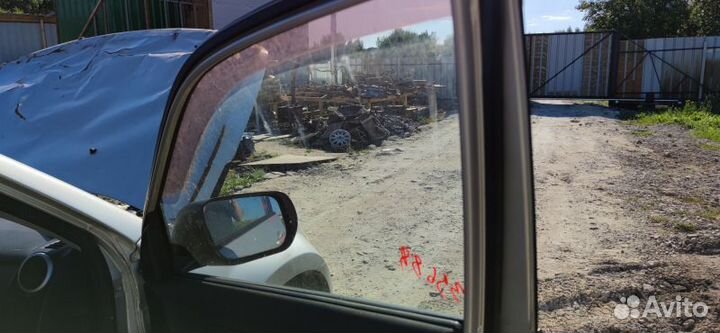 Стекло двери передней правой Suzuki Grand Vitara