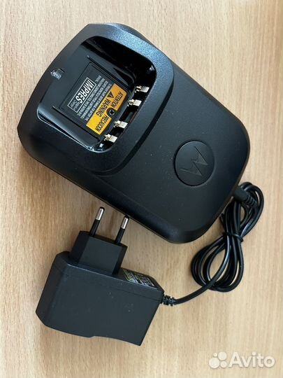 Зарядное устройство рации Motorola