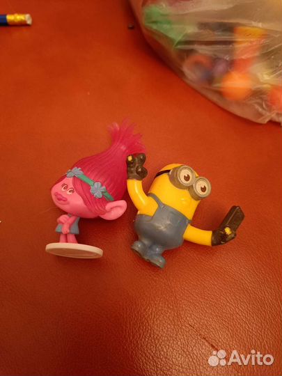 Большая коробка киндер сюрприза, фигурки