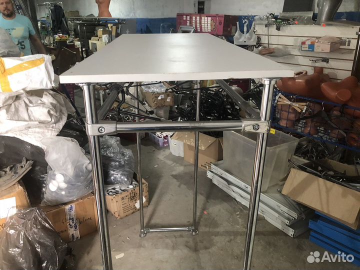 Стойка для одежды с полкой для бытовой утвари