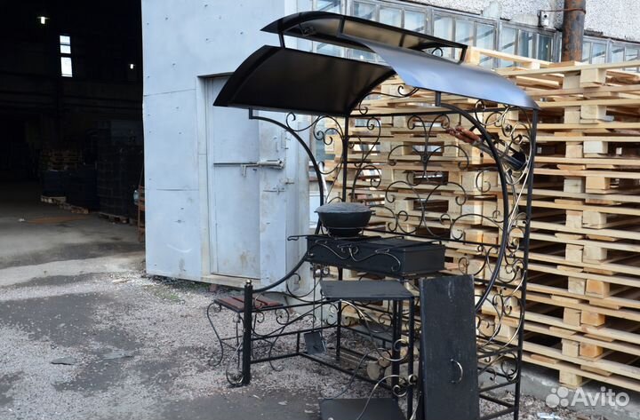 Мангал с крышей