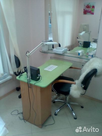 Маникюрный стол бу