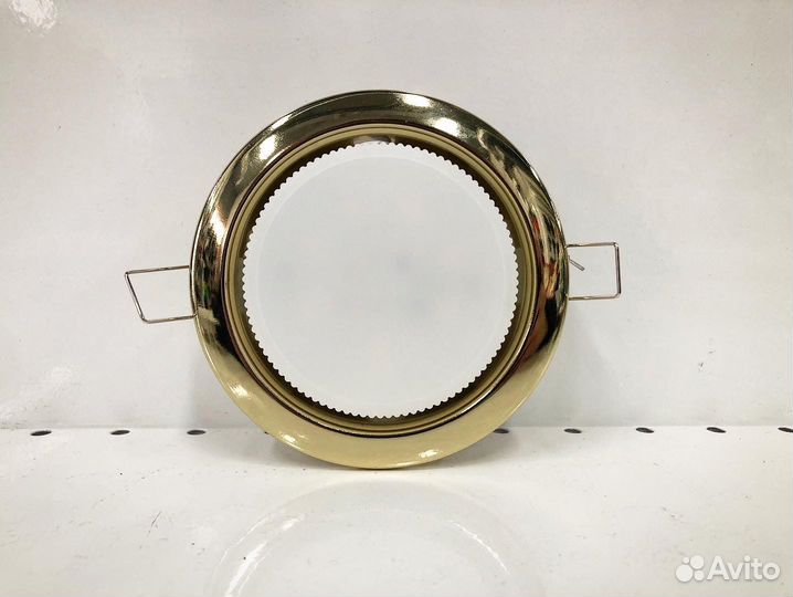 Точечные светильники и лампочки