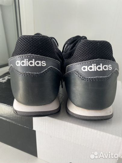 Adidas кроссовки для подростка