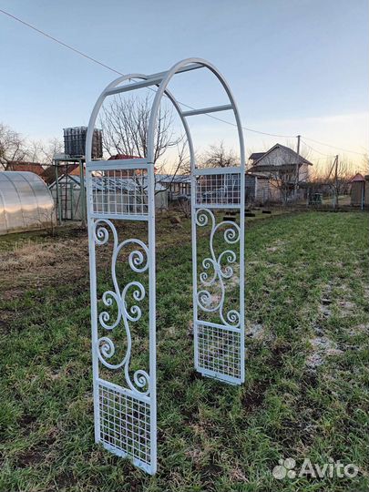 Арка садовая кованая