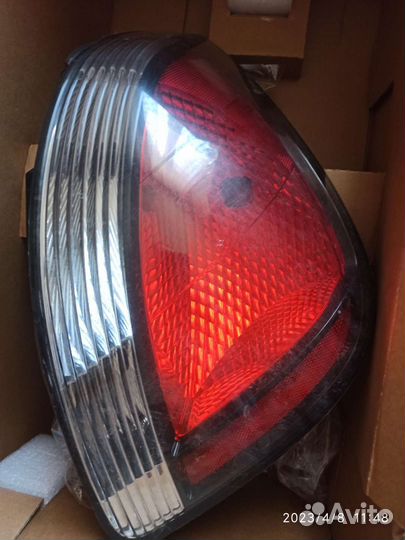 Задний правый фонарь на Kia Rio 2 Оригинал