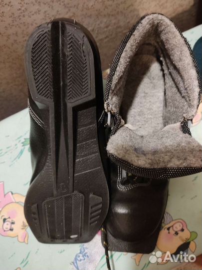 Лыжные ботинки