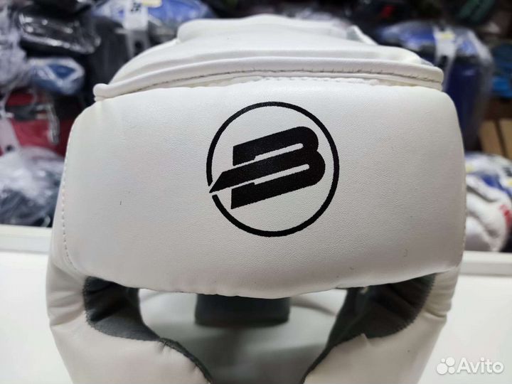 Шлем для каратэ белый