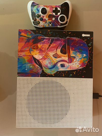Продаю игровую консоль xbox ONE S