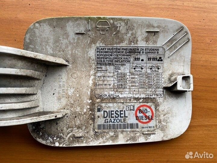 Лючок бензобака Skoda Superb седан сayc 2012