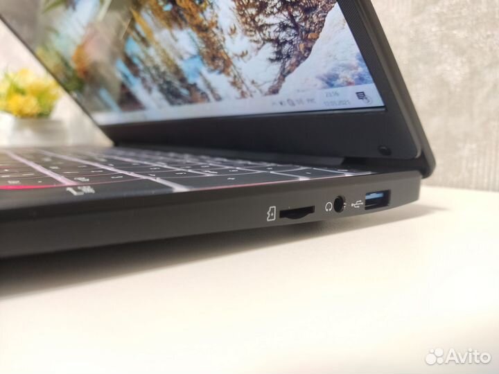 Ноутбук новый, Ram8Gb, SSD m2,RGB, гарантия 12м