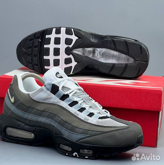 Серые кроссовки Nike Air Max 95