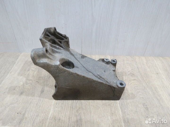 Кронштейн компрессора кондиционера Ford Focus 3