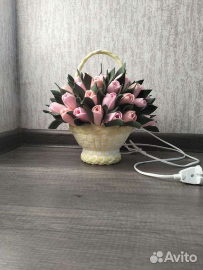 Корзина цветов, тюльпаны, светильник