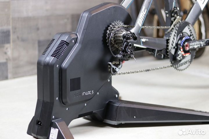 Велотренажер Tacx flux S Smart и Tacx NEO Smart