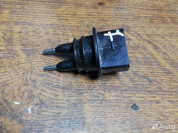 Датчик уровня жидкости стеклоомывателя Ауди Q7