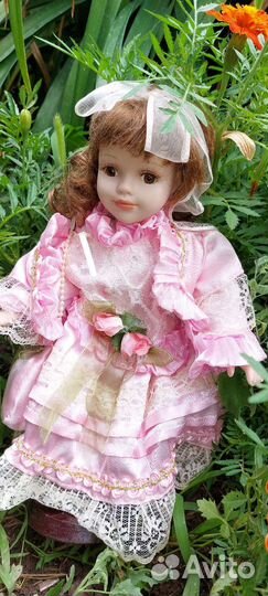 Кукла фарфоровая