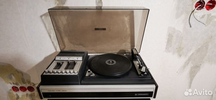 Виниловый проигрыватель