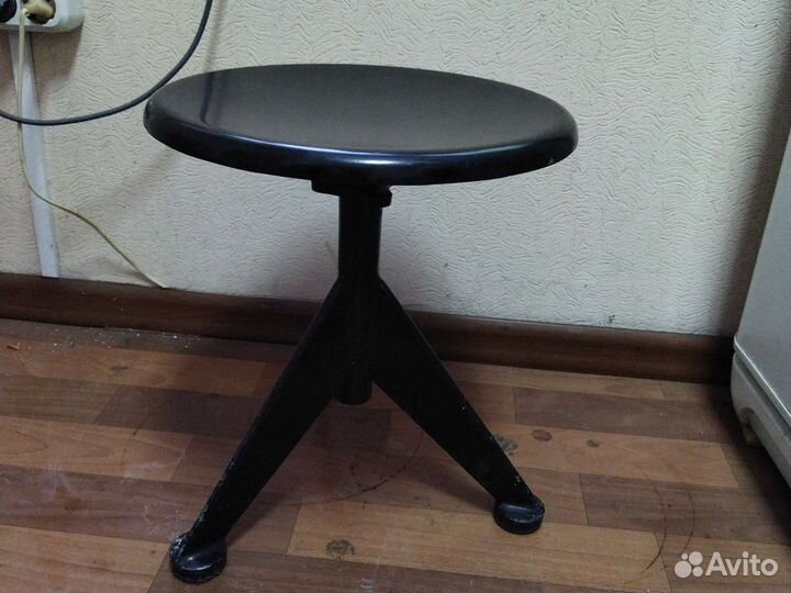 Стул для пианино винтовой