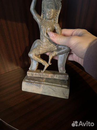 Статуэтка апсара камень