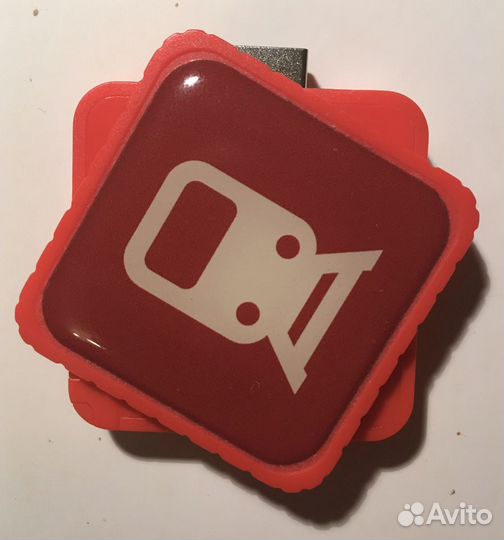 USB флэшка на 8 Gb, оригинальной конструкции, разд