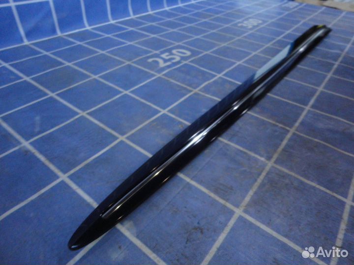 Молдинг передней правой двери Nissan Maxima A33