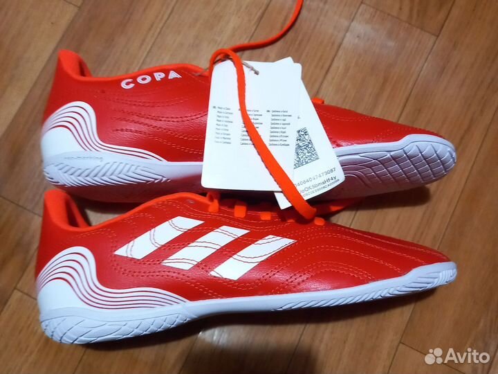 Футзалки новые Adidas 36.5