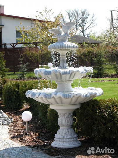 Классический фонтан с чашей