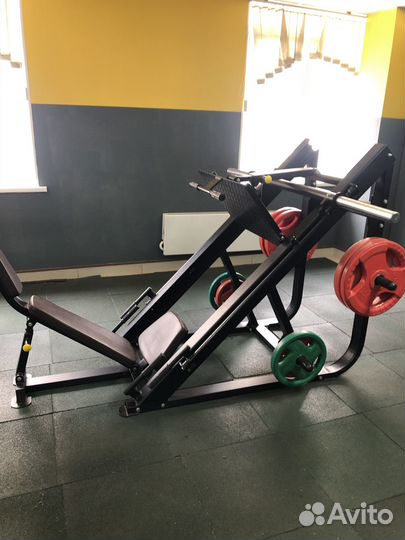 Жим ногами и другие профессиональные тренажёры