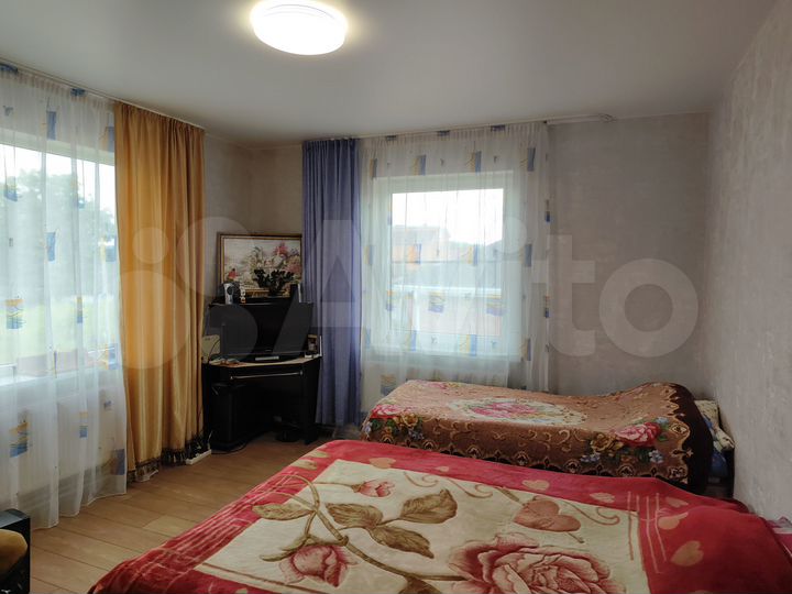 Дом 180 м² на участке 12 сот.