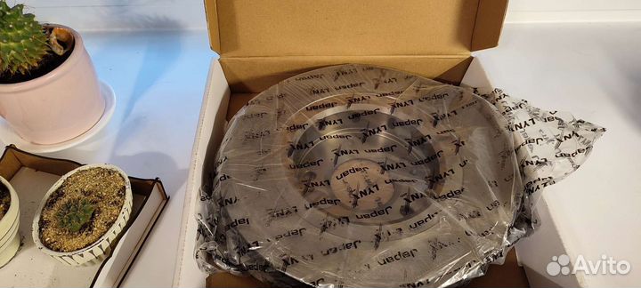 Тормозные диски передние на Mitsubishi Outlander 1