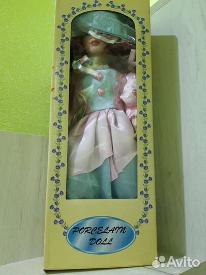 Кукла фарфоровая