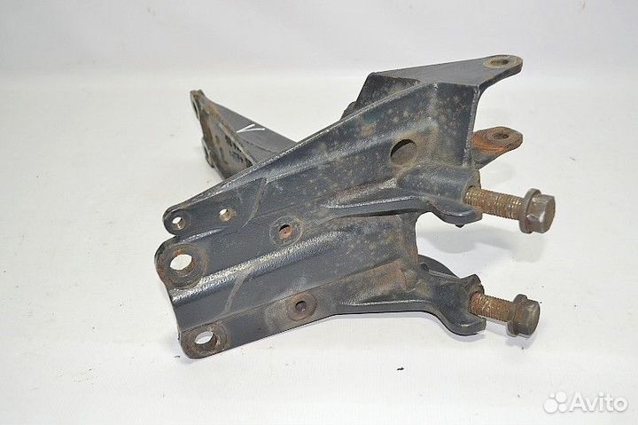 Кронштейн кабины, передний левый MAN TGA 18.440 (0