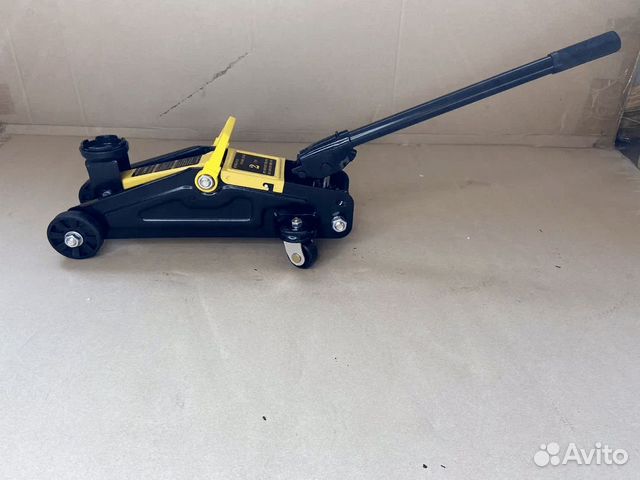 Домкрат подкатной 2 т