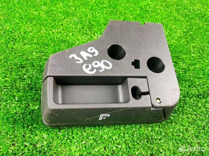 Ручка откидывания задних сидений левая Bmw E90