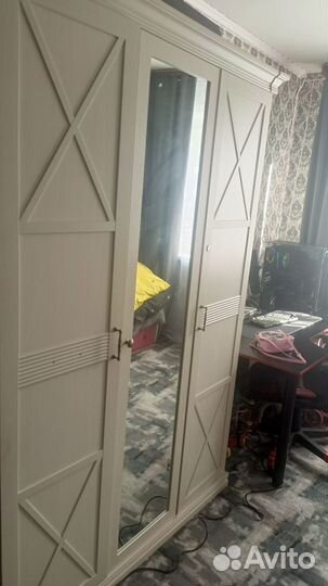 Шкаф распашной с зеркалом бу