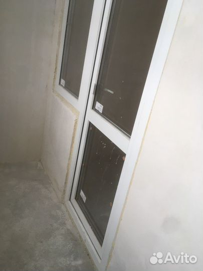 Стеклянная дверь на балкон