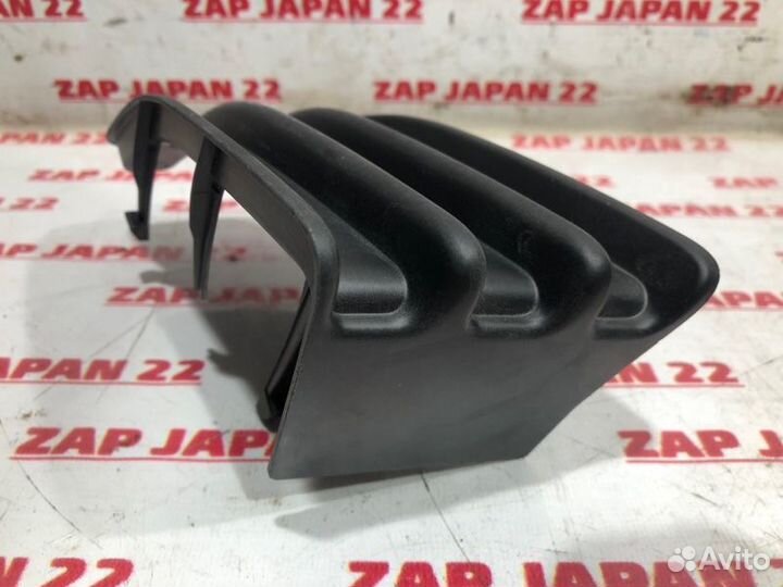 Заглушка бампера передняя левая Toyota Land