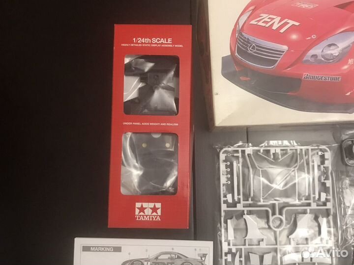 Сборная модель автомобиля в масштабе 1/24