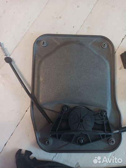 Сломан Стеклоподъёмник. Skoda Fabia