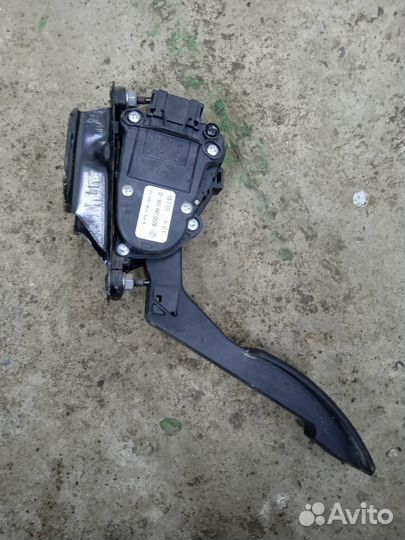 Педаль газа Renault Duster 1