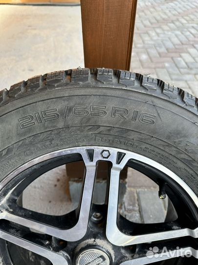 Nokian Tyres Hakkapeliitta 9 SUV 215/65 R16