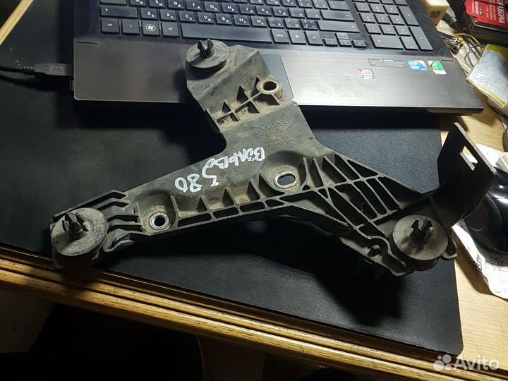 Кронштейн воздушного фильтра volvo S80