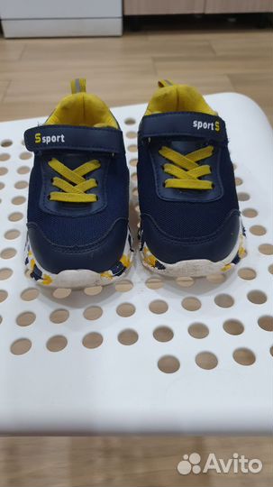 Детские кроссовки