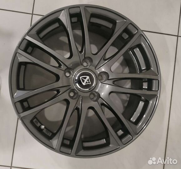 Комплект литых дисков R17 5x114,3 Weds Velva